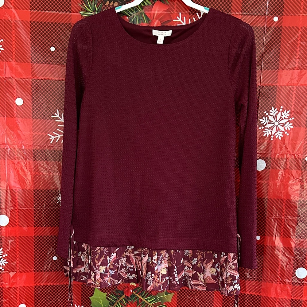 Lauren Conrad Women's Burgundy Floral Hem Top - Picture 9 of 9